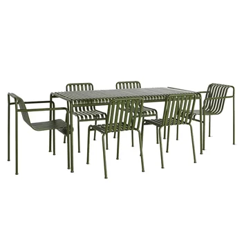 Modernus laisvalaikis Paprastas kiemas Lauko stalai ir kėdės Pieno arbatos parduotuvė Kavinė geležies meno spalva lauke Sodo kėdžių stalas